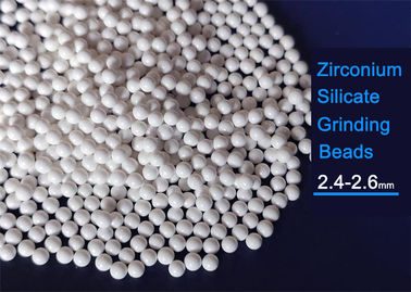 Άσπρο χρώμα δύναμης αντίκτυπου λουριών 1.1KN σφαιρών 900HV πυριτικών αλάτων ζιρκονίου ZrO2 65%